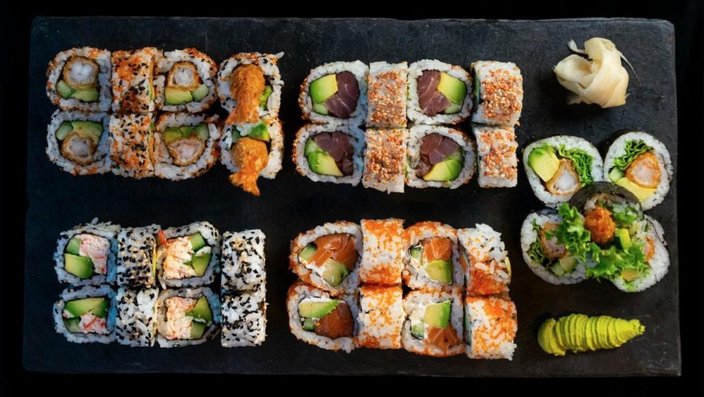 Maki-ruller med laks, tun og avocado